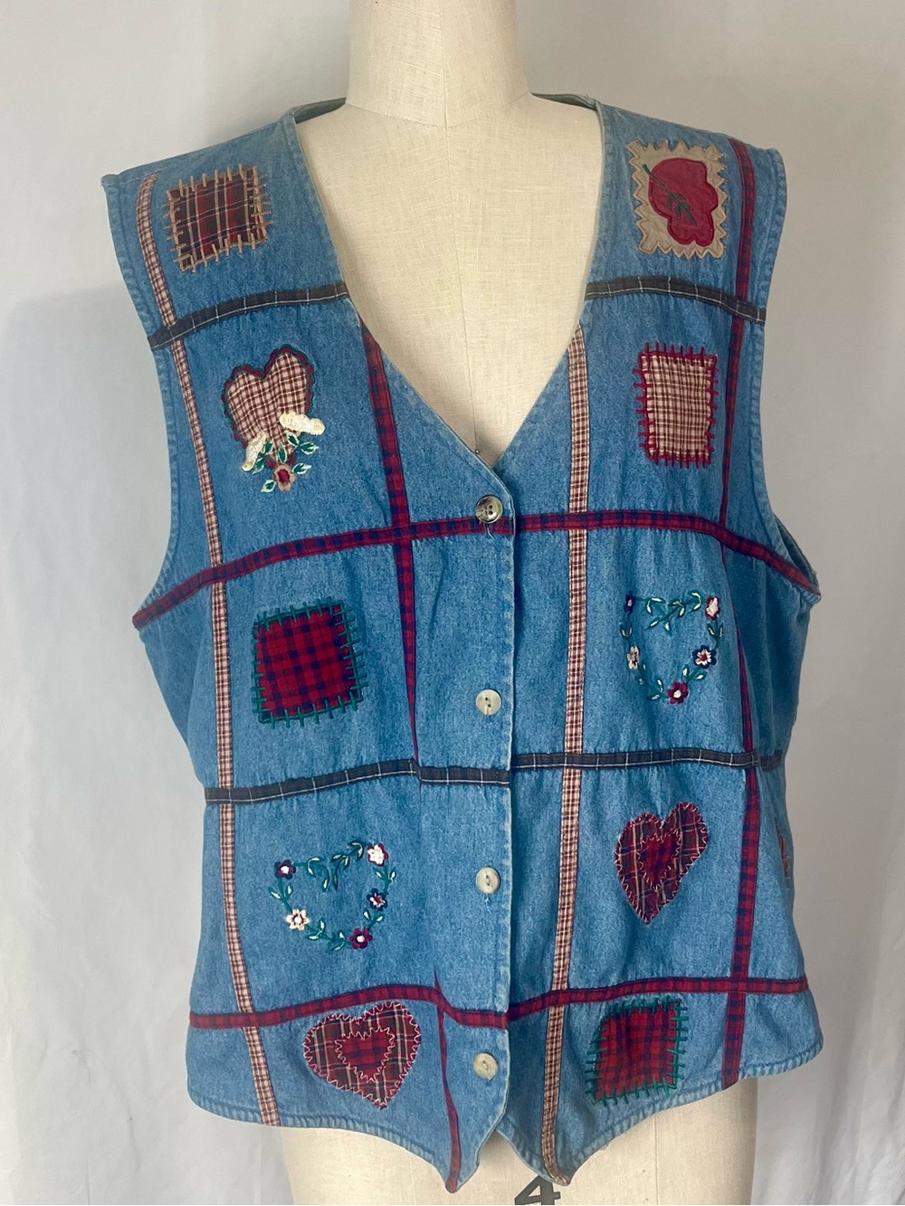 Vintage 1999s Bobbie Brooks Denim blue Vest Embroidered Patch Hearts Valentine